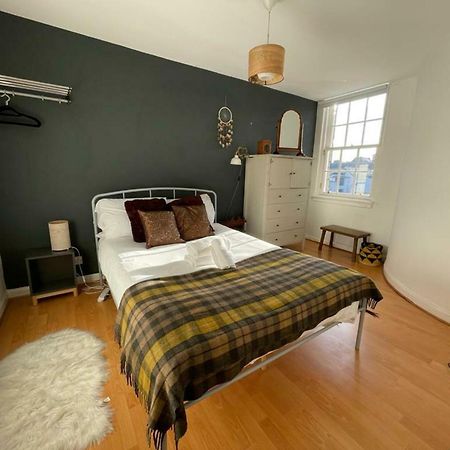 Charming 3 Bedroom Apartment In The Heart Of Vibrant Old Town Edimburgo Esterno foto