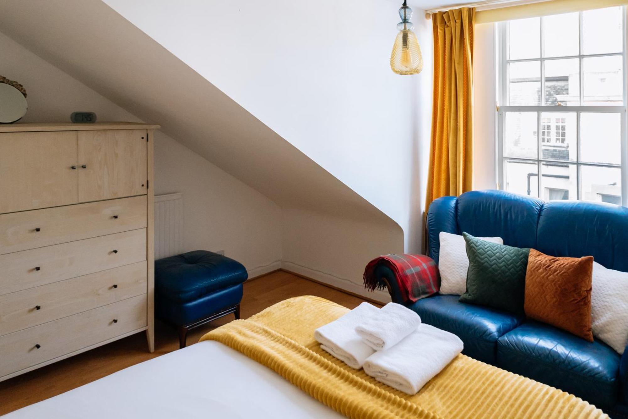Charming 3 Bedroom Apartment In The Heart Of Vibrant Old Town Edimburgo Esterno foto