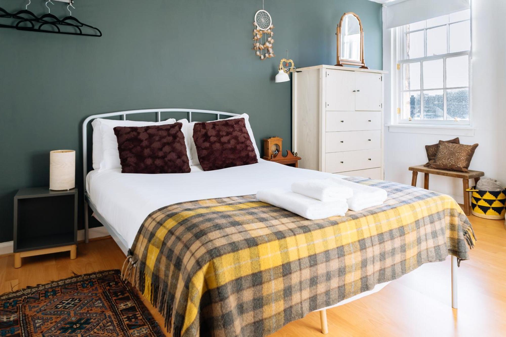 Charming 3 Bedroom Apartment In The Heart Of Vibrant Old Town Edimburgo Esterno foto